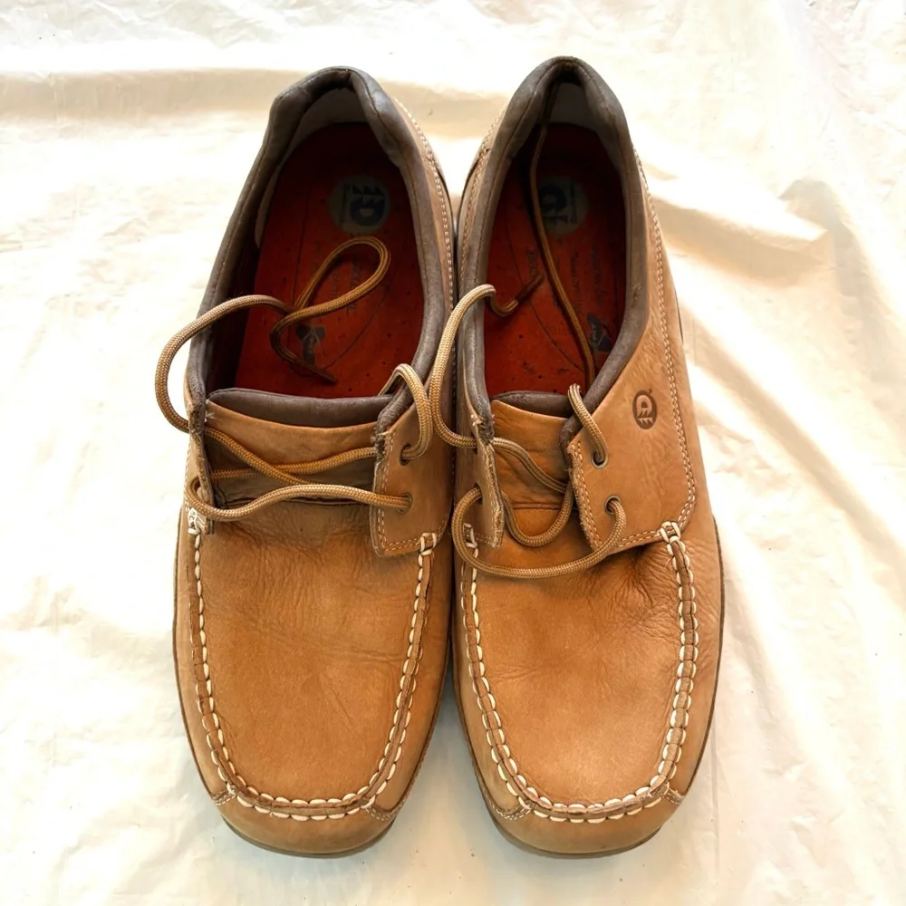 Dunham Captains boat shoes casual leather tan. SZ 10 E Worn Once indoors.